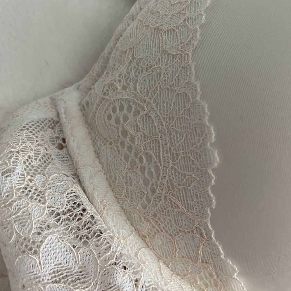 Victoria’s Secret bra’s 3 in good condition. 34C - Picture 3 of 8